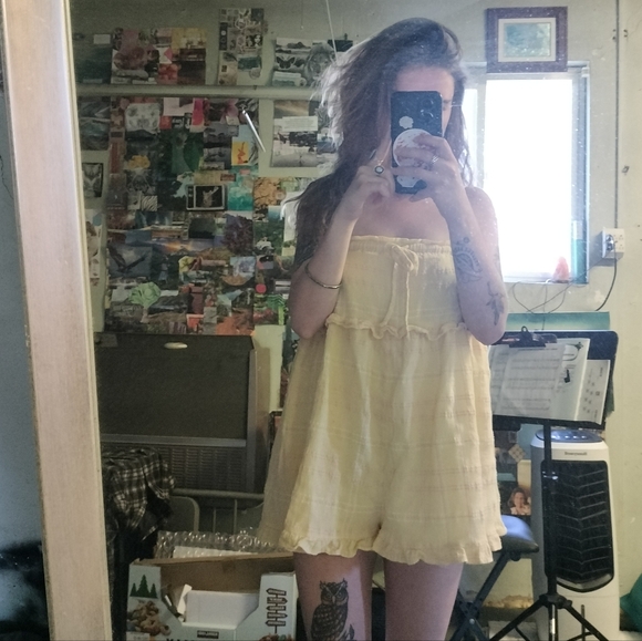 Urban Outfitters Ruffle Me Romper - Picture 5 of 7